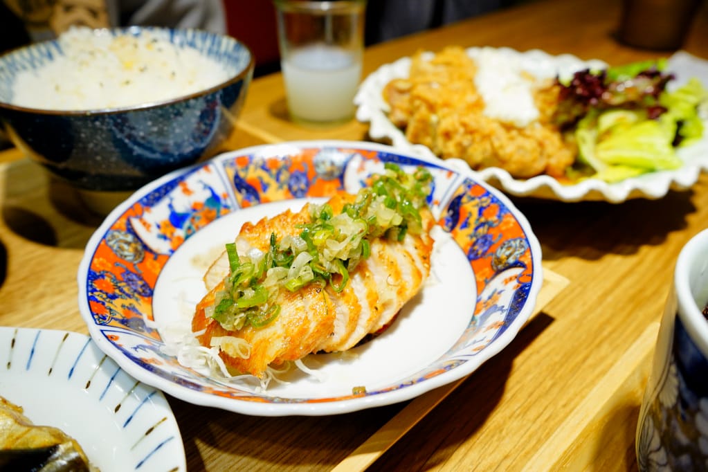 美食｜桃園中壢 坐著做。員工食堂 新開幕餐廳! CP值超高之美味日式定食推薦~