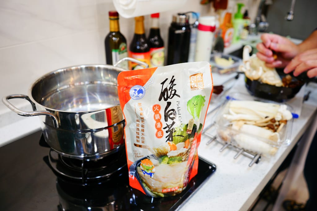 調理包|良金牧場火鍋湯包 酒糟酸白菜鍋&酒糟麻辣鍋湯頭(全聯獨賣) 跨年火鍋、冬天就是要在家吃火鍋! - 第6張圖 調理包|良金牧場火鍋湯包 酒糟酸白菜鍋&酒糟麻辣鍋湯頭(全聯獨賣) 跨年火鍋、冬天就是要在家吃火鍋!