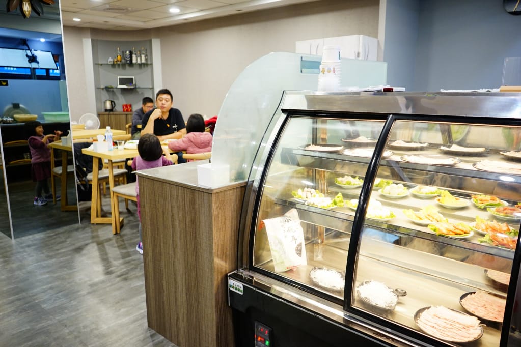 美食｜台北內湖 熹正園大連老菜館 正宗東北酸菜白肉鍋 近文德/港墘站東北菜推薦！