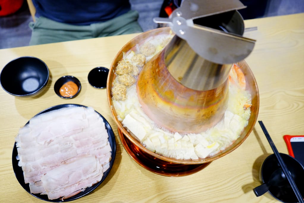 美食｜台北內湖 熹正園大連老菜館 正宗東北酸菜白肉鍋 近文德/港墘站東北菜推薦！