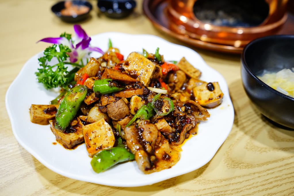 美食｜台北內湖 熹正園大連老菜館 正宗東北酸菜白肉鍋 近文德/港墘站東北菜推薦！