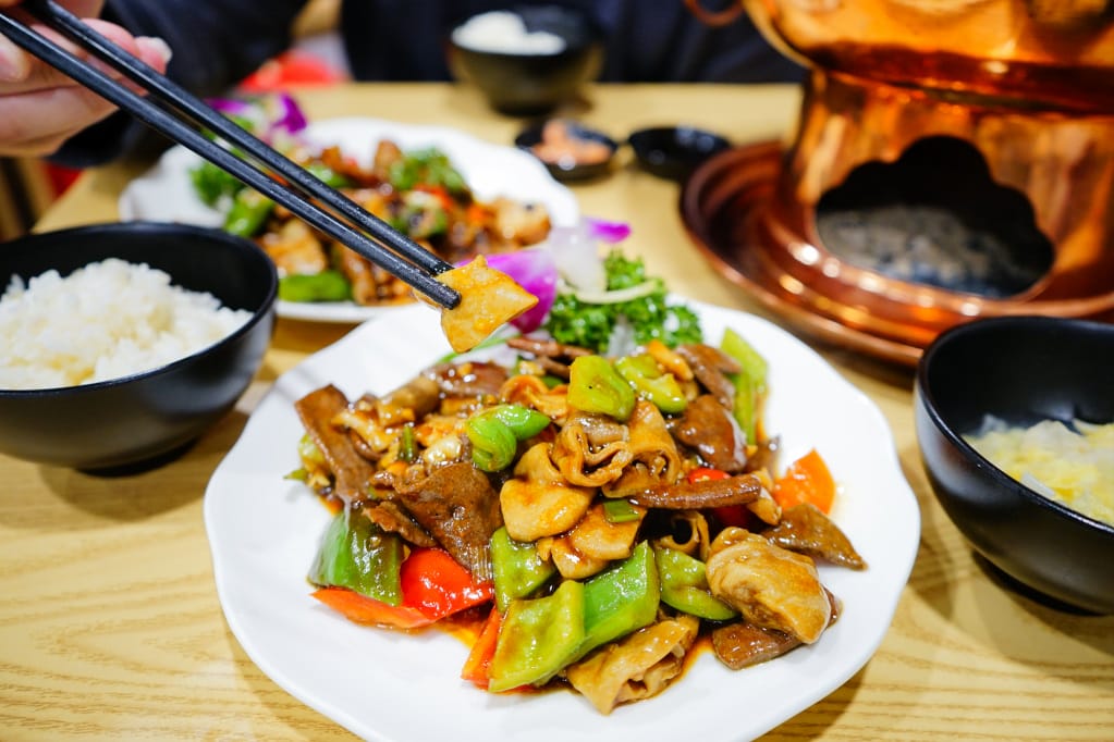 美食｜台北內湖 熹正園大連老菜館 正宗東北酸菜白肉鍋 近文德/港墘站東北菜推薦！