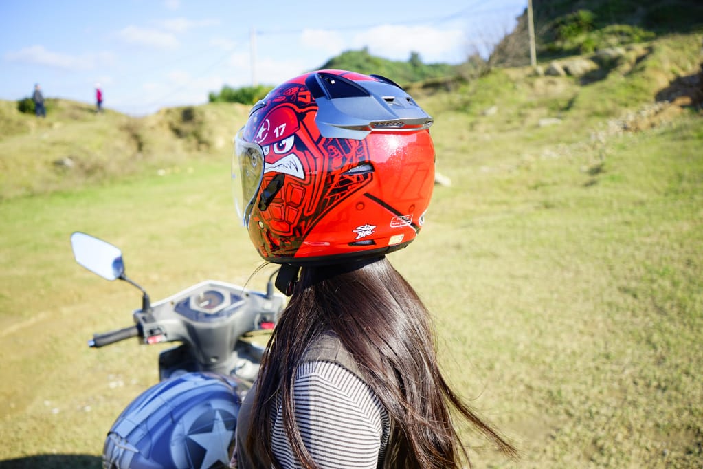 機車用品|NHK Helmets R1 MotoGP 車手專屬彩繪款 半罩式內墨鏡安全帽開箱! - 第14張圖 機車用品|NHK Helmets R1 MotoGP 車手專屬彩繪款 半罩式內墨鏡安全帽開箱!