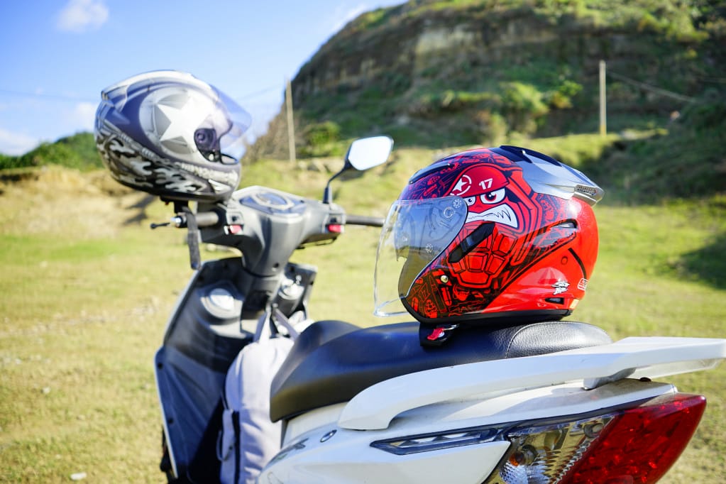 機車用品|NHK Helmets R1 MotoGP 車手專屬彩繪款 半罩式內墨鏡安全帽開箱! - 第3張圖 機車用品|NHK Helmets R1 MotoGP 車手專屬彩繪款 半罩式內墨鏡安全帽開箱!