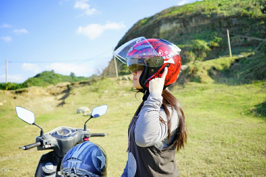 機車用品|NHK Helmets R1 MotoGP 車手專屬彩繪款 半罩式內墨鏡安全帽開箱! - 第12張圖 機車用品|NHK Helmets R1 MotoGP 車手專屬彩繪款 半罩式內墨鏡安全帽開箱!