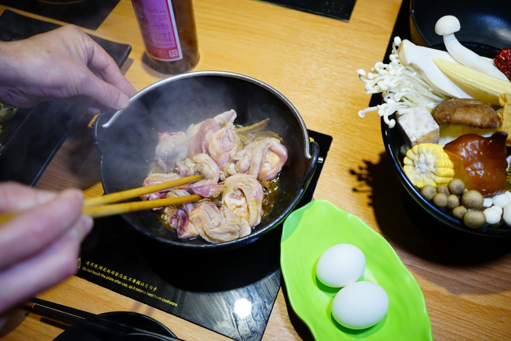 美食|新北汐止 火鍋很忙(大同店) 創意火鍋料理 現炒台式麻辣火鍋、麻油雞火鍋 - 第11張圖 美食|新北汐止 火鍋很忙(大同店) 創意火鍋料理 現炒台式麻辣火鍋、麻油雞火鍋