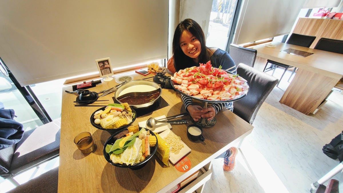美食｜桃園 麻六味 鴛鴦麻辣鍋 50oz牛肉火鍋 桃園唯一麻辣大胃王挑戰！