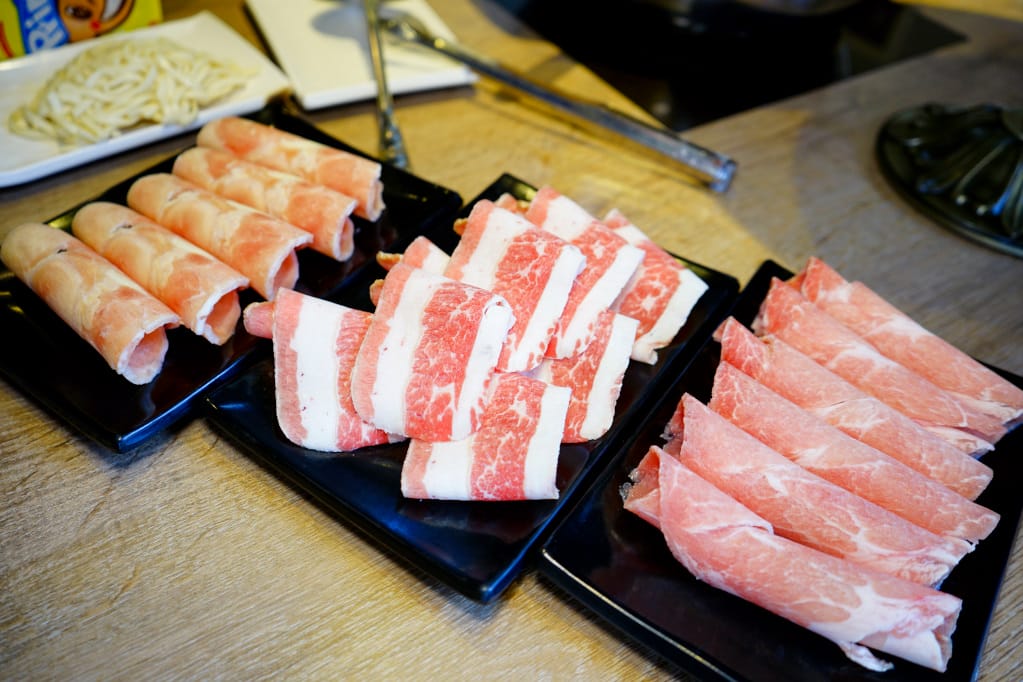 美食｜桃園 麻六味 鴛鴦麻辣鍋 50oz牛肉火鍋 桃園唯一麻辣大胃王挑戰！