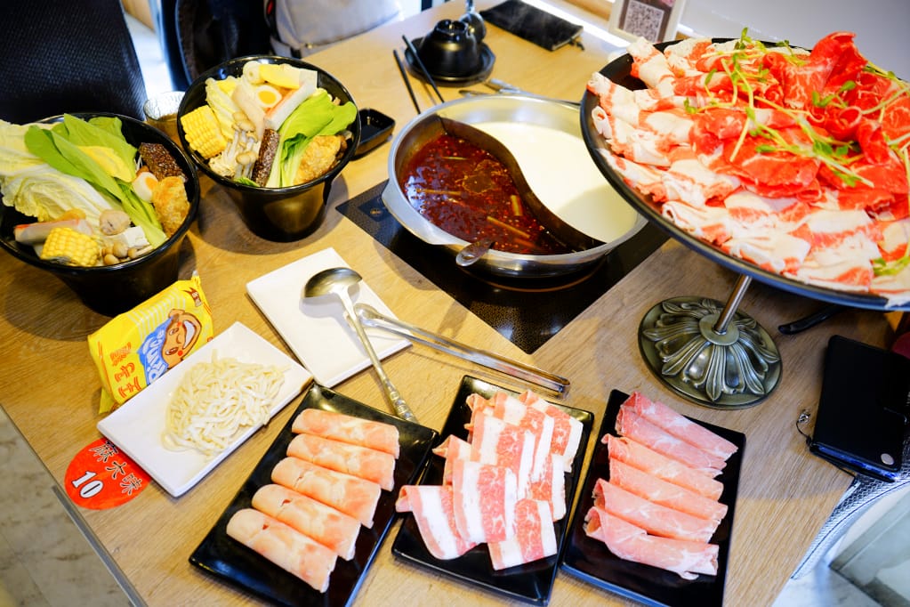 美食｜桃園 麻六味 鴛鴦麻辣鍋 50oz牛肉火鍋 桃園唯一麻辣大胃王挑戰！