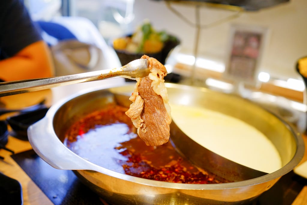 美食｜桃園 麻六味 鴛鴦麻辣鍋 50oz牛肉火鍋 桃園唯一麻辣大胃王挑戰！