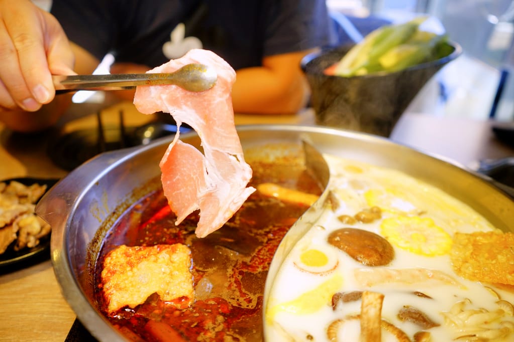 美食｜桃園 麻六味 鴛鴦麻辣鍋 50oz牛肉火鍋 桃園唯一麻辣大胃王挑戰！