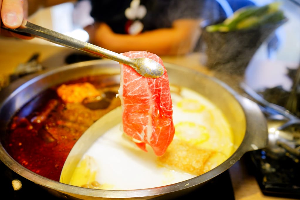 美食｜桃園 麻六味 鴛鴦麻辣鍋 50oz牛肉火鍋 桃園唯一麻辣大胃王挑戰！