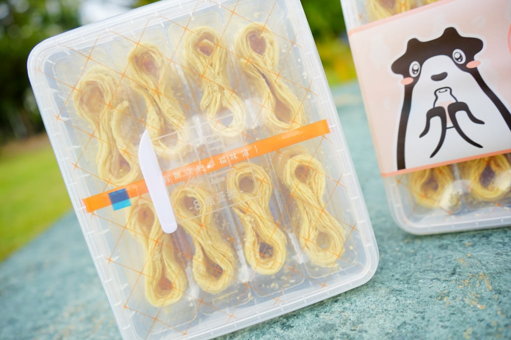 伴手禮｜六月初一x鮮乳坊聯名鮮奶蛋捲 8結蛋捲 台中美村門市限量販售 欲8不能的好滋味 蛋捲界團購冠軍、彌月禮推薦！