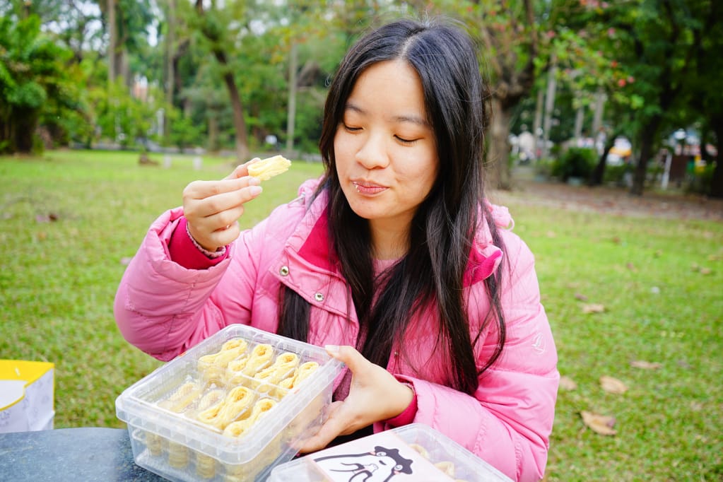 伴手禮｜六月初一x鮮乳坊聯名鮮奶蛋捲 8結蛋捲 台中美村門市限量販售 欲8不能的好滋味 蛋捲界團購冠軍、彌月禮推薦！