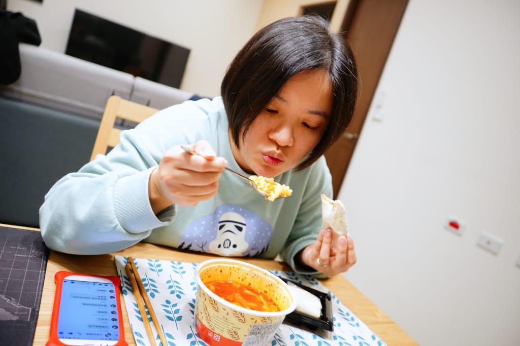 美食｜全家便利商店 全新健康志向「超級大麥」系列鮮食 當個健康外食族 營養均衡首推迷迭香烤雞便當！