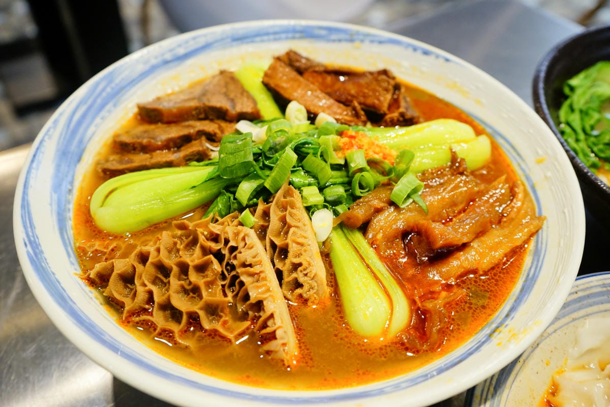 美食|台北 神仙牛肉麵 美味讓人成仙的川味牛肉麵、清燉牛肉麵 (近南京復興站) - 第1張圖 美食|台北 神仙牛肉麵 美味讓人成仙的川味牛肉麵、清燉牛肉麵 (近南京復興站)