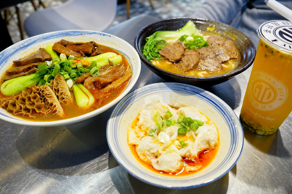 美食|台北 神仙牛肉麵 美味讓人成仙的川味牛肉麵、清燉牛肉麵 (近南京復興站) - 第2張圖 美食|台北 神仙牛肉麵 美味讓人成仙的川味牛肉麵、清燉牛肉麵 (近南京復興站)