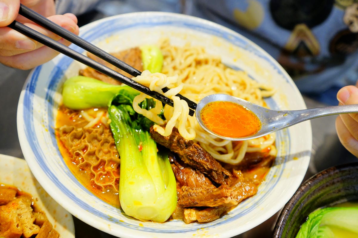 美食|台北 神仙牛肉麵 美味讓人成仙的川味牛肉麵、清燉牛肉麵 (近南京復興站) - 第23張圖 美食|台北 神仙牛肉麵 美味讓人成仙的川味牛肉麵、清燉牛肉麵 (近南京復興站)