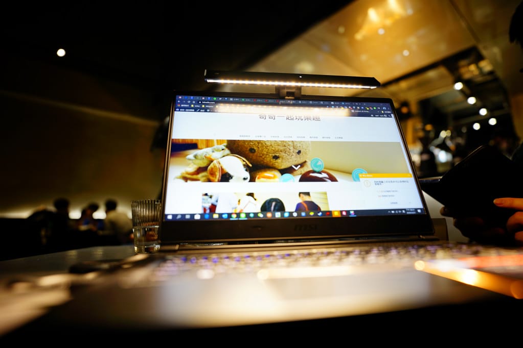 3C開箱｜ BenQ WiT ScreenBar Lite 筆電智能掛燈推薦！ 外出攜帶便利、智慧護眼好選擇