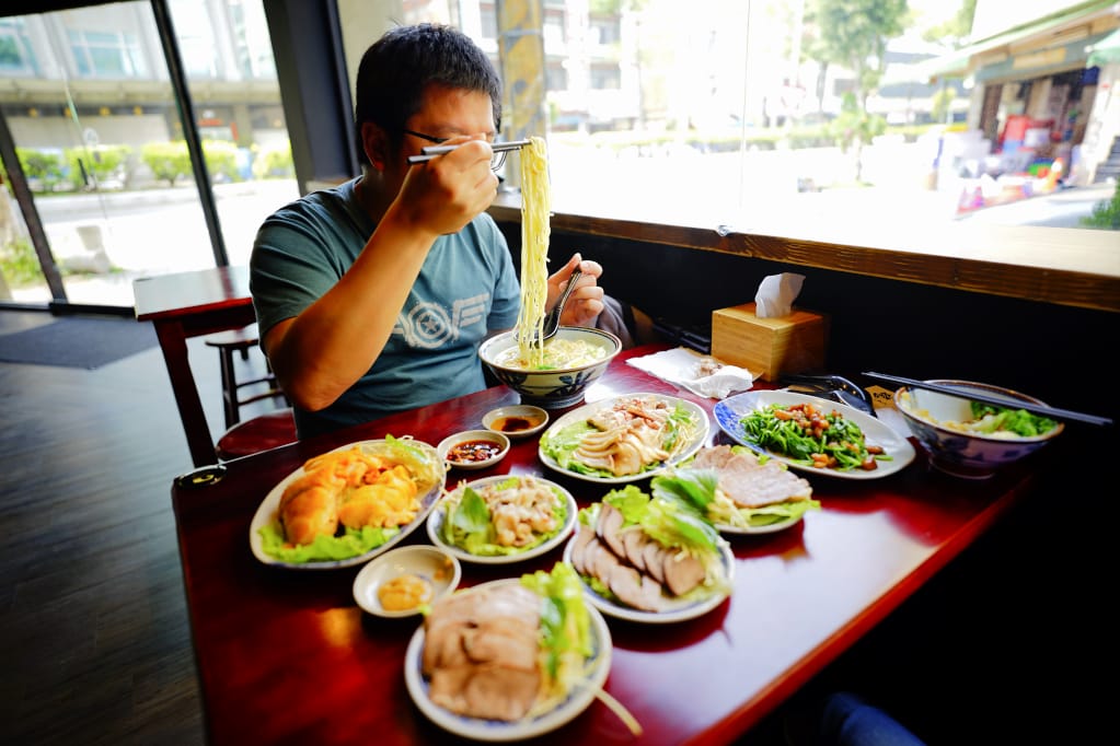 美食｜桃園平鎮 辛梅小吃店 阿嬤的味道 古早味客家老麵店，實實在在一碗麵 平鎮小吃推薦！