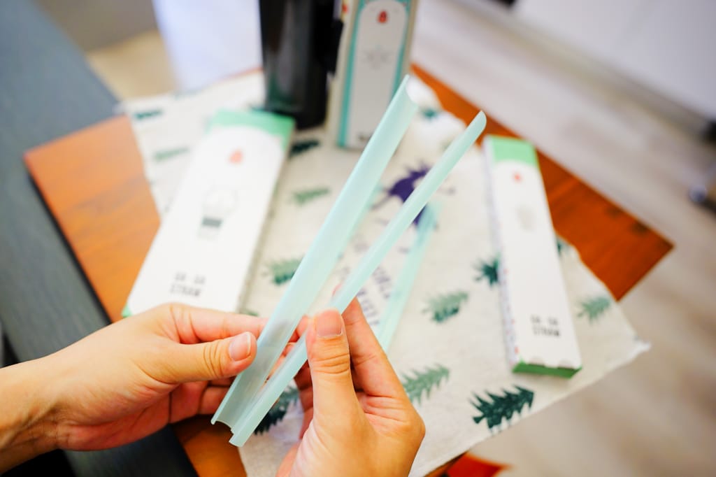 生活用品｜HYPASS卡卡透明環保吸管+卡卡捲2代可愛動物杯管套(北極熊透明湖水綠) 愛地球記得使用環保吸管跟飲料杯套喔~