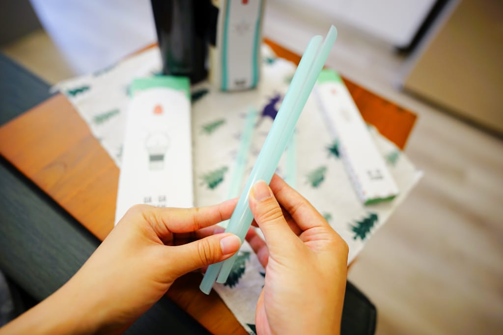 生活用品｜HYPASS卡卡透明環保吸管+卡卡捲2代可愛動物杯管套(北極熊透明湖水綠) 愛地球記得使用環保吸管跟飲料杯套喔~