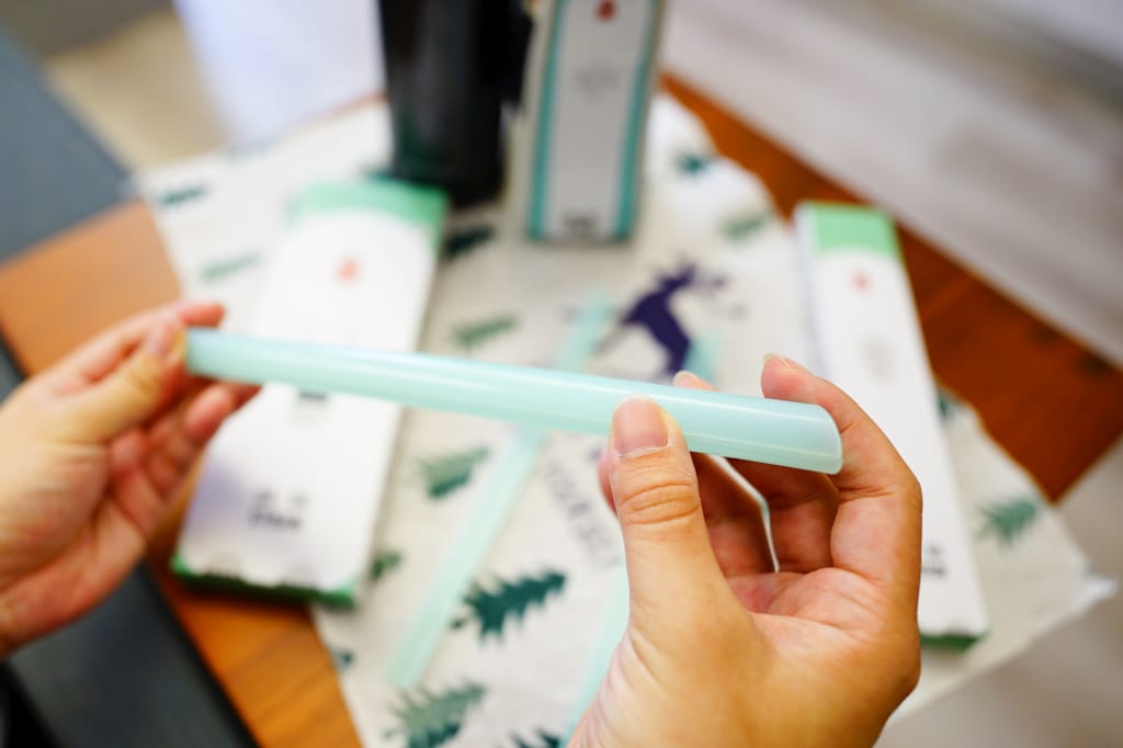 生活用品｜HYPASS卡卡透明環保吸管+卡卡捲2代可愛動物杯管套(北極熊透明湖水綠) 愛地球記得使用環保吸管跟飲料杯套喔~