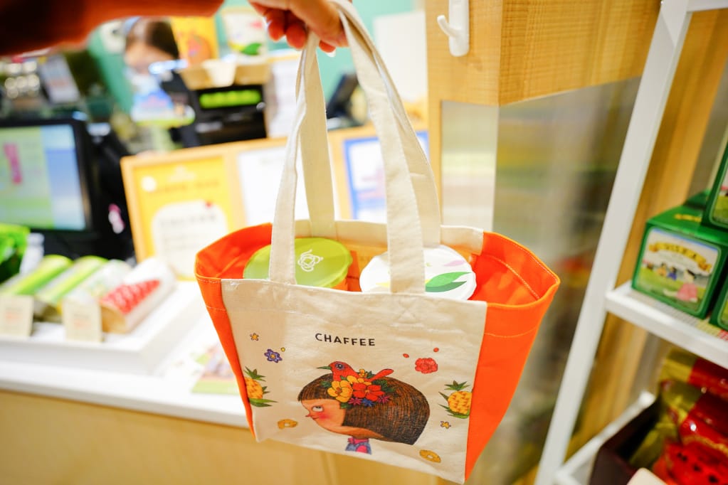 飲品|林口三井OUTLET 天仁茗茶 CHAFFEE 幾米繪本《我不是完美小孩》聯名 季節限定新品「鳳梨紫蘇梅紅茶」、「鳳梨天廬冰沙」 - 第11張圖 飲品|林口三井OUTLET 天仁茗茶 CHAFFEE 幾米繪本《我不是完美小孩》聯名 季節限定新品「鳳梨紫蘇梅紅茶」、「鳳梨天廬冰沙」