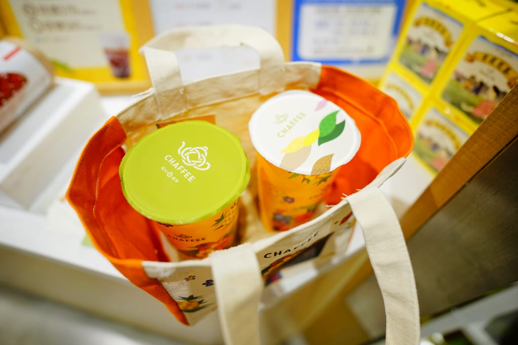 飲品|林口三井OUTLET 天仁茗茶 CHAFFEE 幾米繪本《我不是完美小孩》聯名 季節限定新品「鳳梨紫蘇梅紅茶」、「鳳梨天廬冰沙」 - 第12張圖 飲品|林口三井OUTLET 天仁茗茶 CHAFFEE 幾米繪本《我不是完美小孩》聯名 季節限定新品「鳳梨紫蘇梅紅茶」、「鳳梨天廬冰沙」