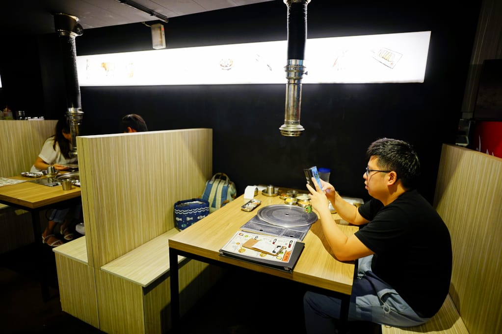 美食｜台北東區 台韓民國韓式燒肉店 桌邊服務燒烤店推薦！千萬別錯過它的韓式辣醬炸雞~