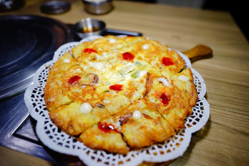 美食｜台北東區 台韓民國韓式燒肉店 桌邊服務燒烤店推薦！千萬別錯過它的韓式辣醬炸雞~