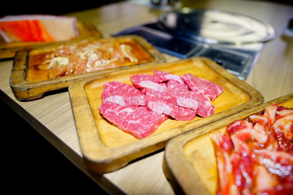 美食｜台北東區 台韓民國韓式燒肉店 桌邊服務燒烤店推薦！千萬別錯過它的韓式辣醬炸雞~
