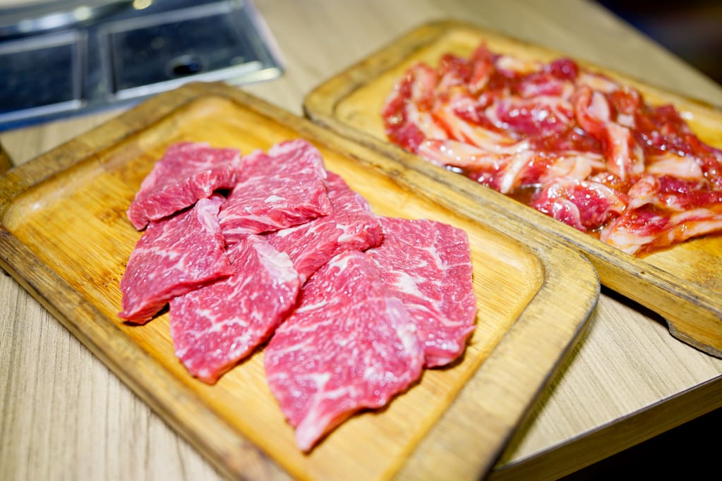 美食｜台北東區 台韓民國韓式燒肉店 桌邊服務燒烤店推薦！千萬別錯過它的韓式辣醬炸雞~