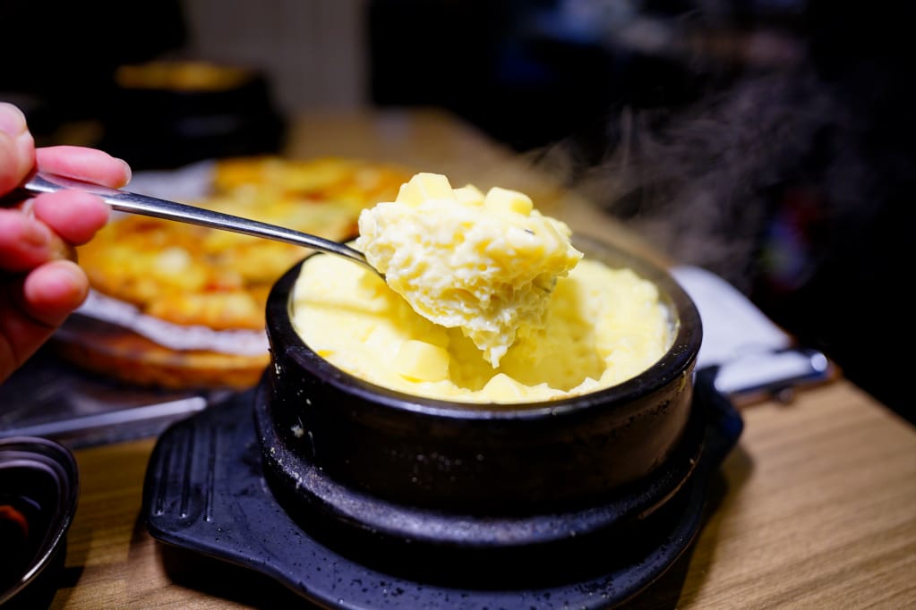 美食｜台北東區 台韓民國韓式燒肉店 桌邊服務燒烤店推薦！千萬別錯過它的韓式辣醬炸雞~