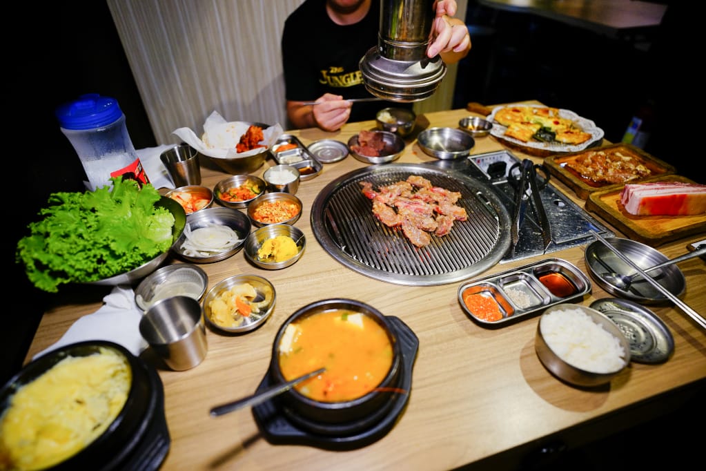 美食｜台北東區 台韓民國韓式燒肉店 桌邊服務燒烤店推薦！千萬別錯過它的韓式辣醬炸雞~