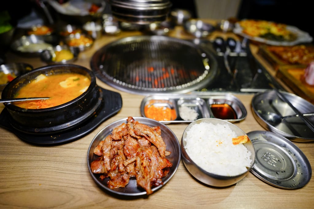 美食｜台北東區 台韓民國韓式燒肉店 桌邊服務燒烤店推薦！千萬別錯過它的韓式辣醬炸雞~