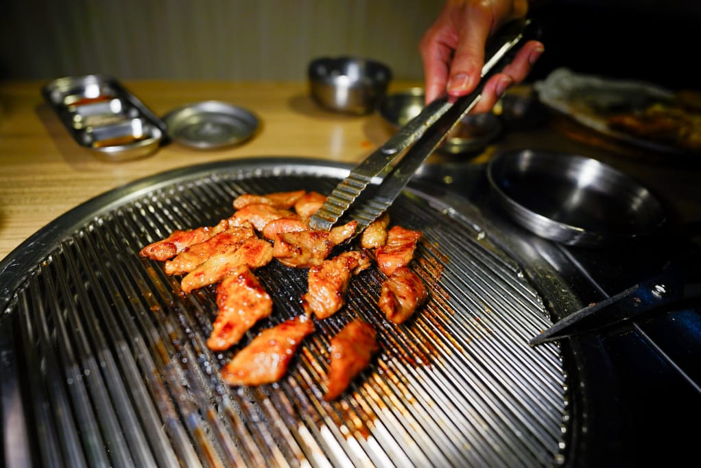 美食｜台北東區 台韓民國韓式燒肉店 桌邊服務燒烤店推薦！千萬別錯過它的韓式辣醬炸雞~