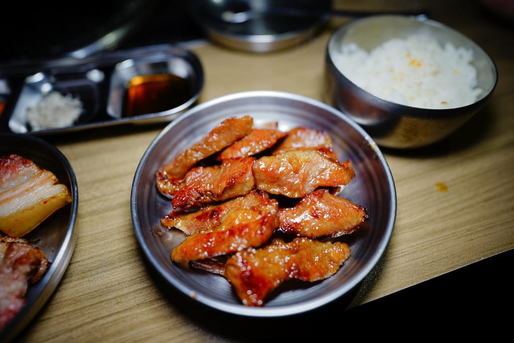 美食｜台北東區 台韓民國韓式燒肉店 桌邊服務燒烤店推薦！千萬別錯過它的韓式辣醬炸雞~