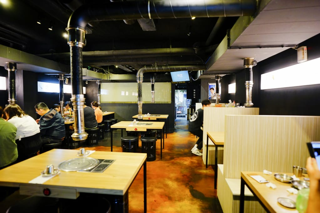 美食｜台北東區 台韓民國韓式燒肉店 桌邊服務燒烤店推薦！千萬別錯過它的韓式辣醬炸雞~