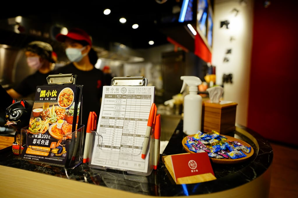 美食｜台北大同區 開小伙 宵夜、炸雞、鐵板麵 200元外送服務 近寧夏夜市消夜美食推薦！