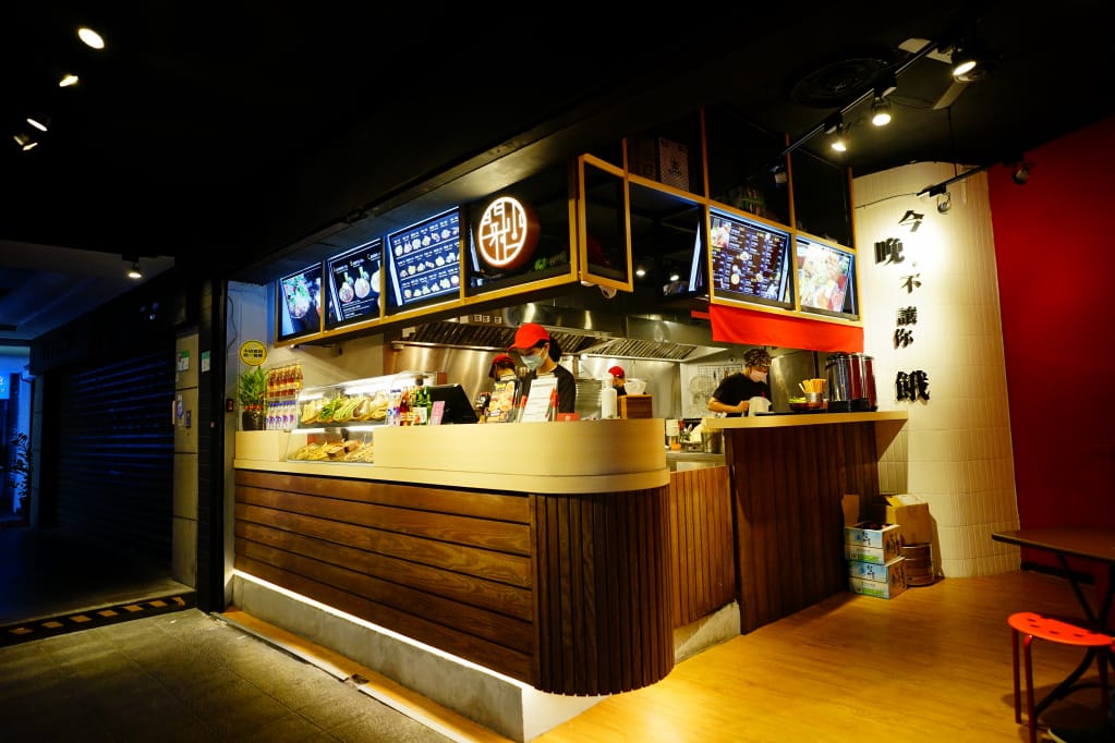 美食｜台北大同區 開小伙 宵夜、炸雞、鐵板麵 200元外送服務 近寧夏夜市消夜美食推薦！