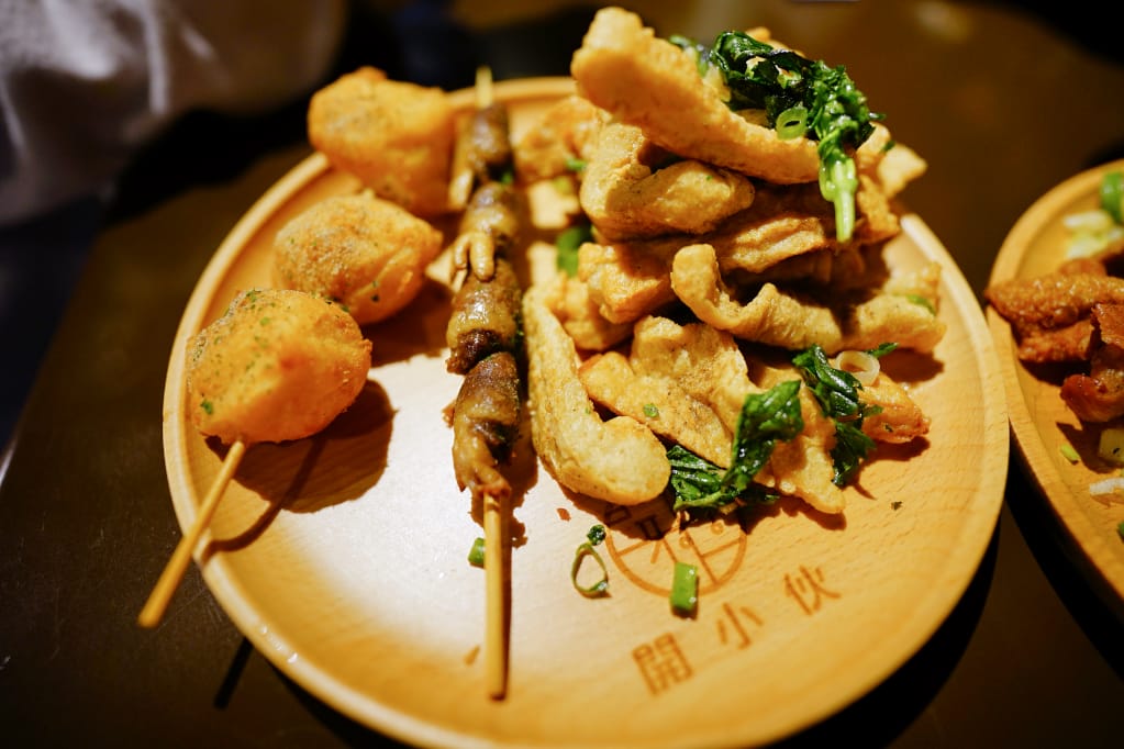 美食｜台北大同區 開小伙 宵夜、炸雞、鐵板麵 200元外送服務 近寧夏夜市消夜美食推薦！