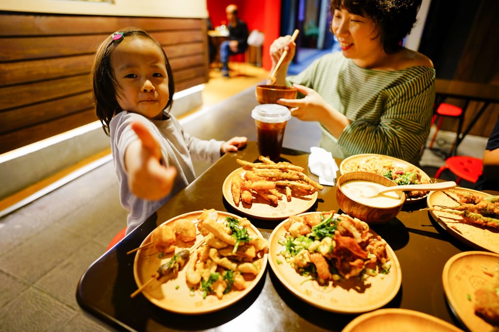 美食｜台北大同區 開小伙 宵夜、炸雞、鐵板麵 200元外送服務 近寧夏夜市消夜美食推薦！