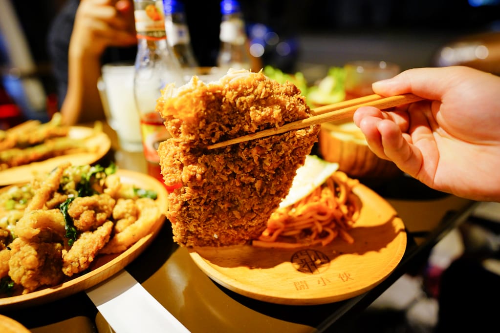 美食｜台北大同區 開小伙 宵夜、炸雞、鐵板麵 200元外送服務 近寧夏夜市消夜美食推薦！