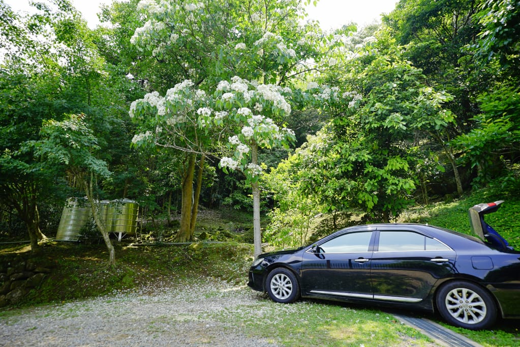 露營｜新竹尖石 如果露營區 兩帳包區雨棚 螢火蟲+油桐花 乾淨衛浴、景色佳露營地推薦！