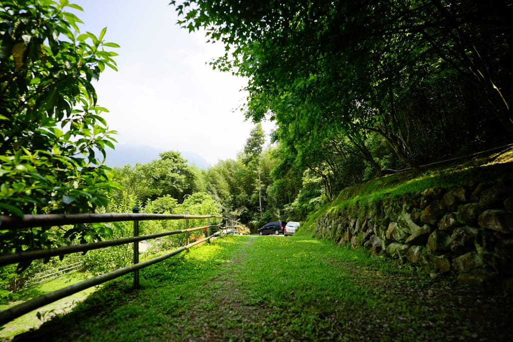 露營｜新竹尖石 如果露營區 兩帳包區雨棚 螢火蟲+油桐花 乾淨衛浴、景色佳露營地推薦！