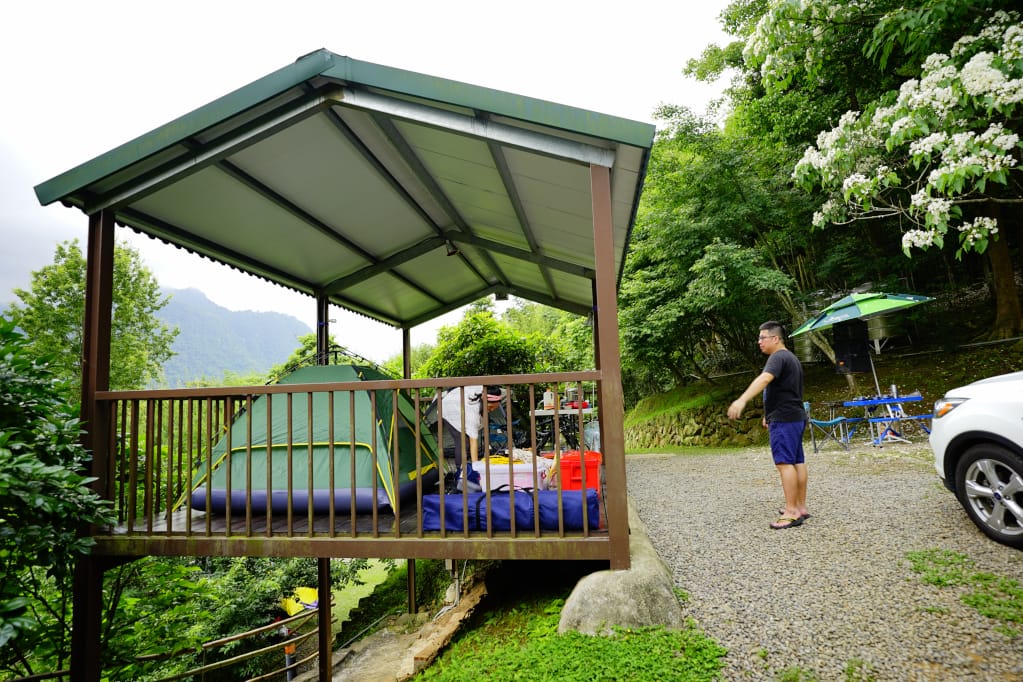 露營｜新竹尖石 如果露營區 兩帳包區雨棚 螢火蟲+油桐花 乾淨衛浴、景色佳露營地推薦！
