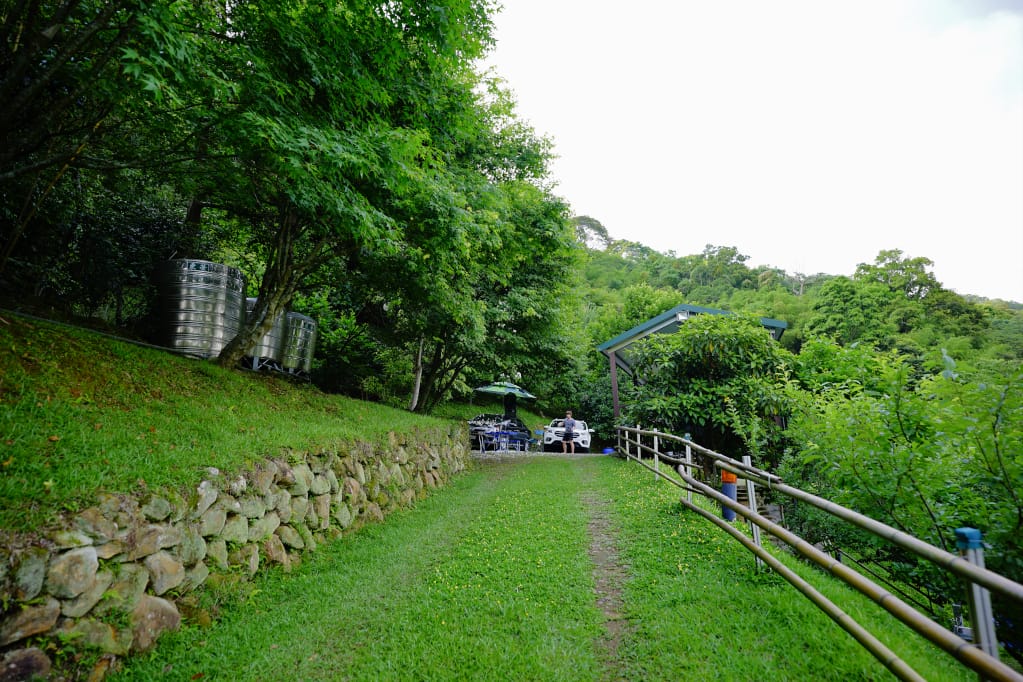 露營｜新竹尖石 如果露營區 兩帳包區雨棚 螢火蟲+油桐花 乾淨衛浴、景色佳露營地推薦！