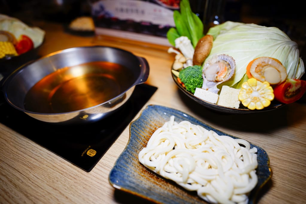 美食|桃園中壢 船饕海鮮精緻鍋物 超浮誇痛風海鮮盤、和牛 青埔必吃火鍋推薦!親子聚餐、寵物友善 - 第10張圖 美食|桃園中壢 船饕海鮮精緻鍋物 超浮誇痛風海鮮盤、和牛 青埔必吃火鍋推薦!親子聚餐、寵物友善
