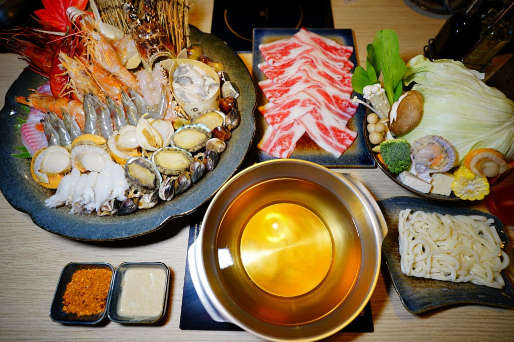 美食|桃園中壢 船饕海鮮精緻鍋物 超浮誇痛風海鮮盤、和牛 青埔必吃火鍋推薦!親子聚餐、寵物友善 - 第15張圖 美食|桃園中壢 船饕海鮮精緻鍋物 超浮誇痛風海鮮盤、和牛 青埔必吃火鍋推薦!親子聚餐、寵物友善